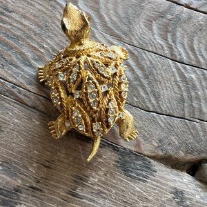 Vintage Gold Turtle Brooch